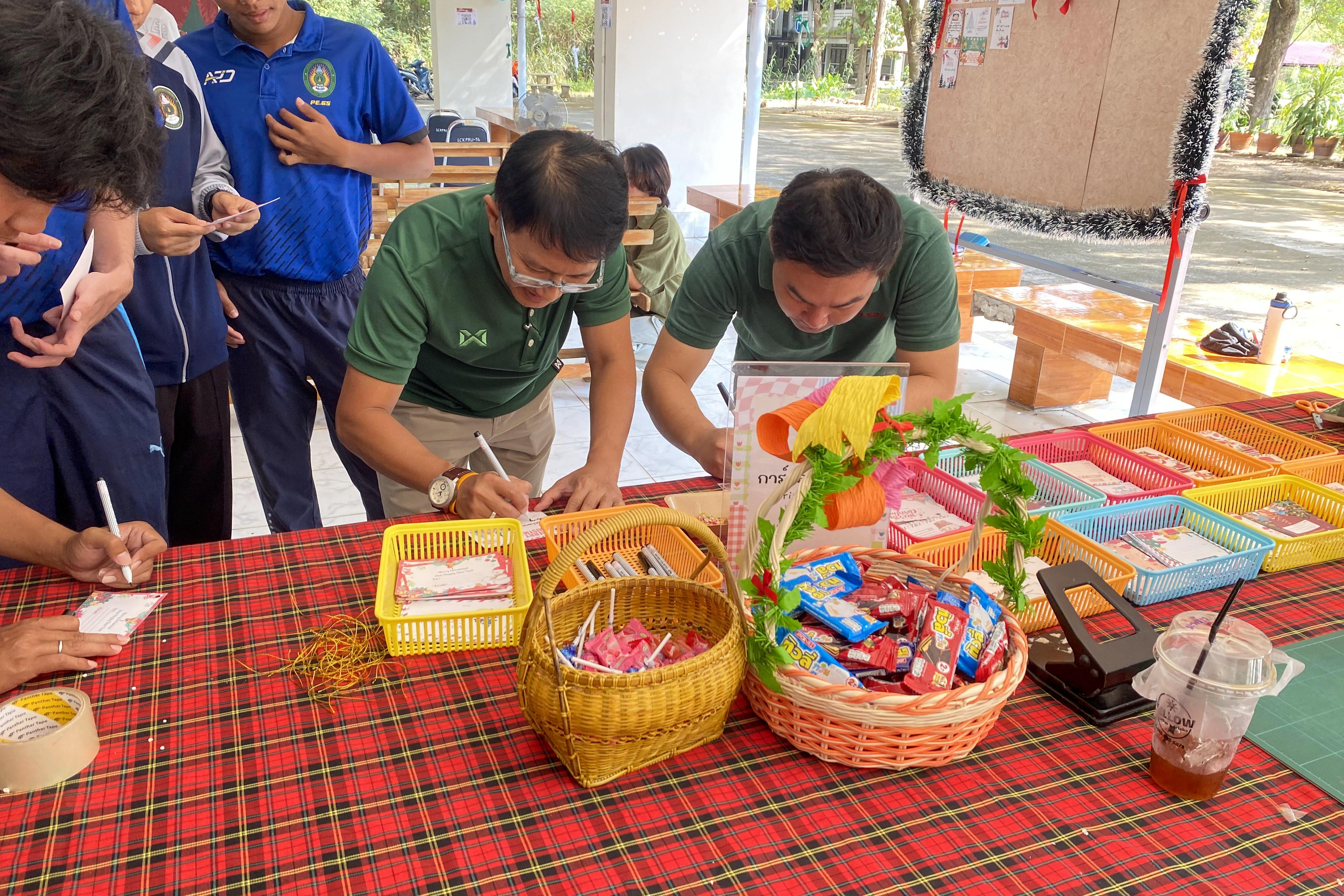 57. กิจกรรมนิทรรศการภาษาต่างประเทศ Christmas Day